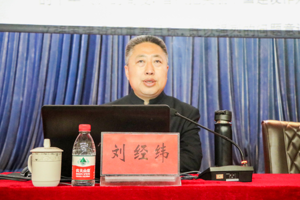 刘经伟教授在讲座中 刘经伟教授在讲座中