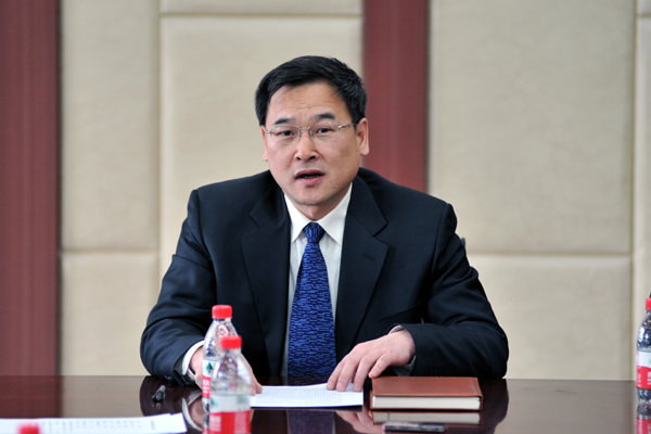 党委副书记蔺海波主持座谈会