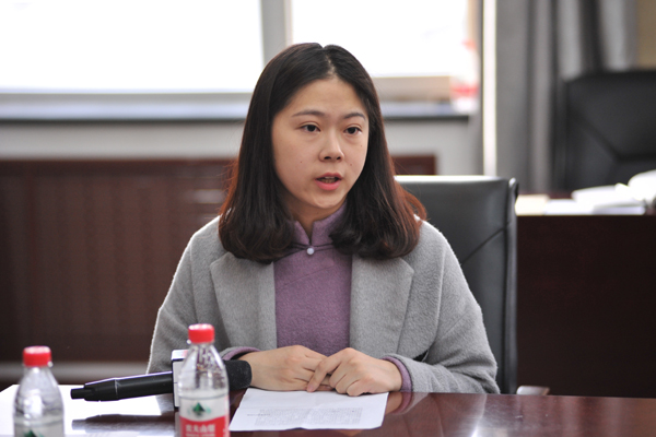 徐卓在座谈会上发言